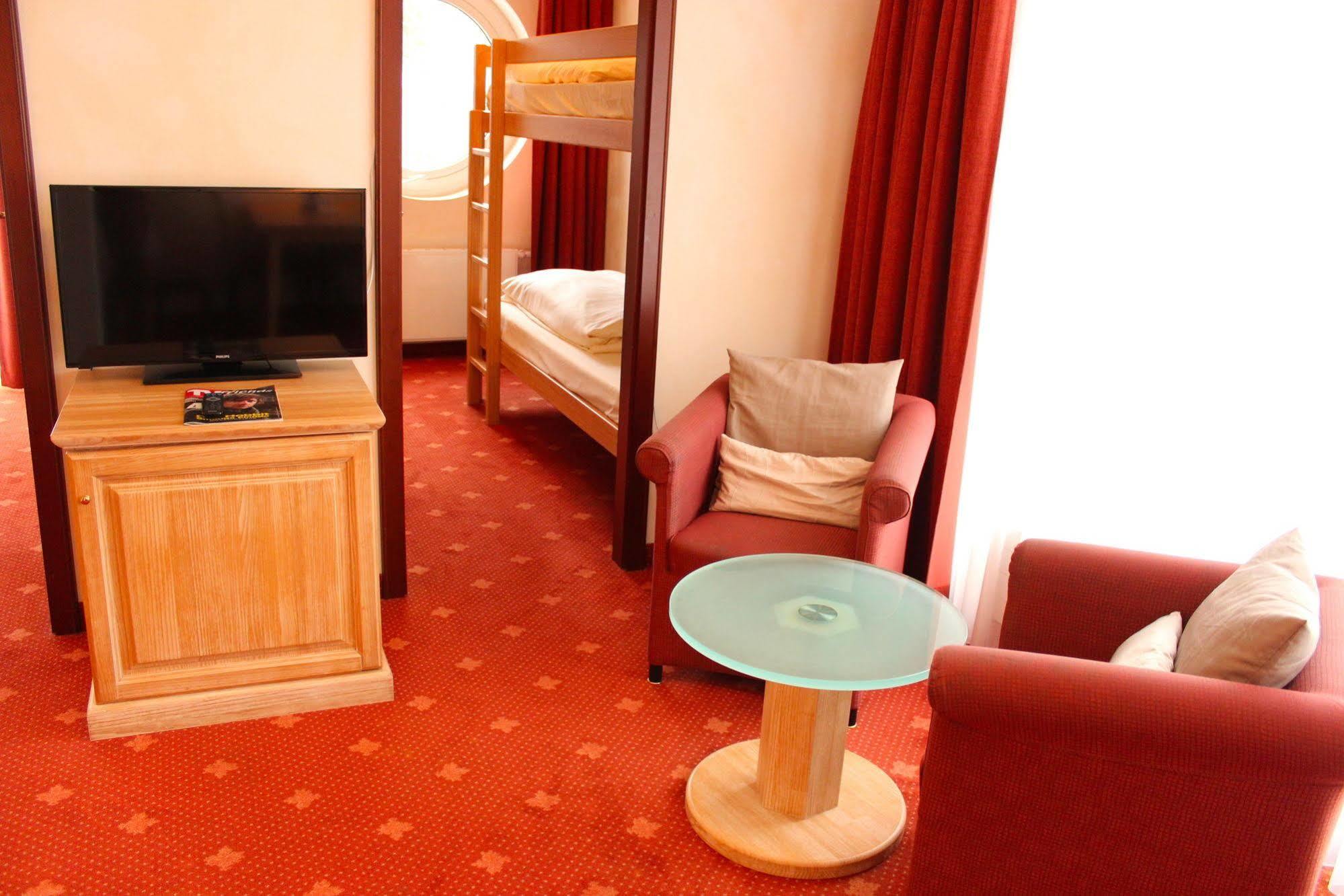 Hotel Villa Gropius ทิมเมนดอร์เฟอร์ ชตรันด์ ภายนอก รูปภาพ